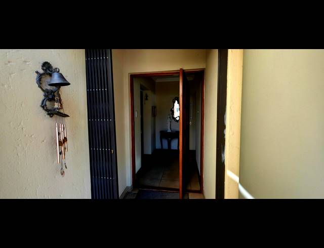 3 BEDROOM FREEHOLD FOR SALE IN BEN FLEUR